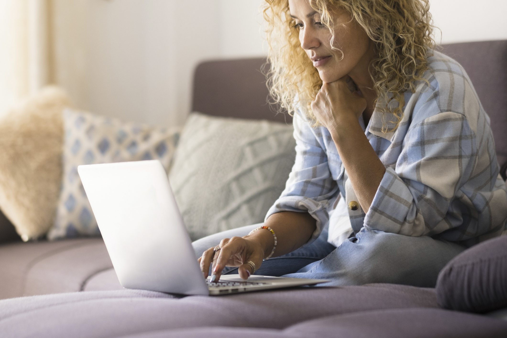 Here’s What to Look For in a Menopause Specialist